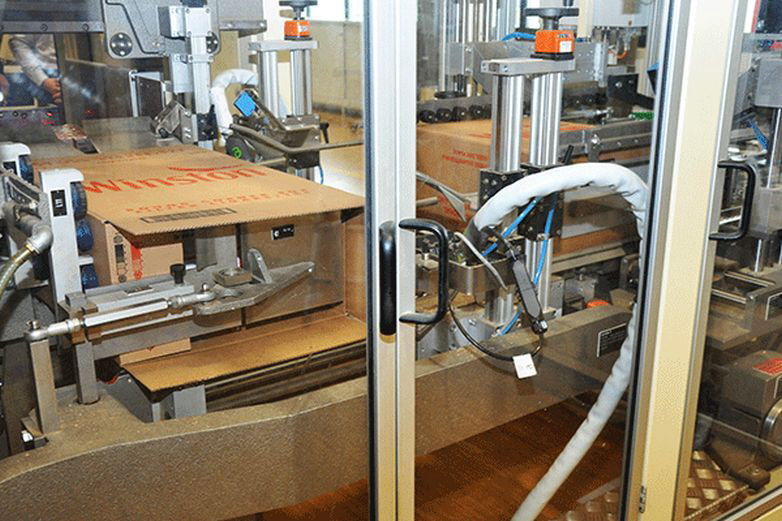 Robatech Kartonlaschen werden gefaltet